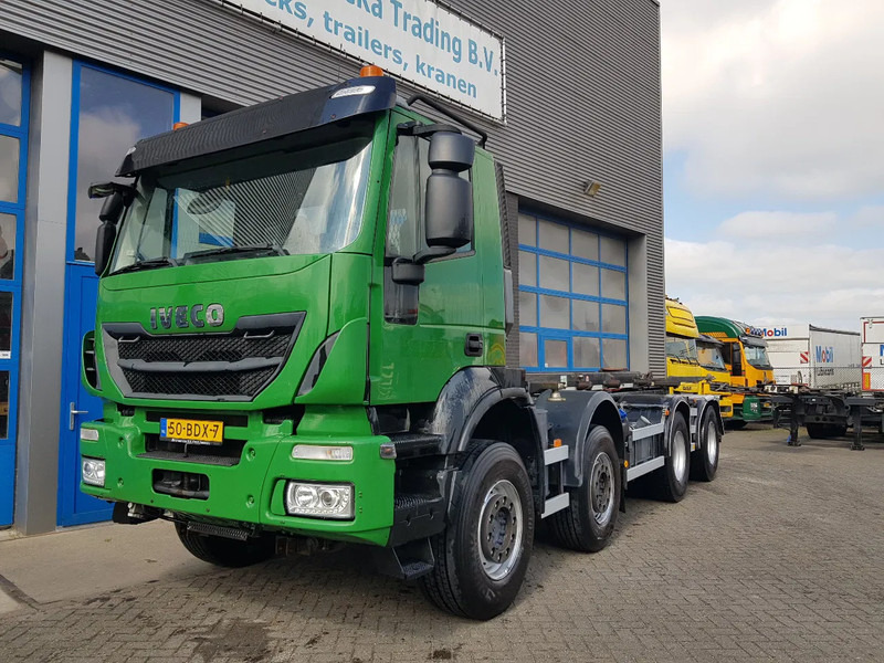 Iveco Stralis 450 8x4 Steel 430.000 km kettingsyst 30 ton - Container transporter/ Swap body truck: picture 2 Iveco Stralis 450 8x4 Steel 430.000 km kettingsyst 30 ton - Container transporter/ Swap body truck: picture 2