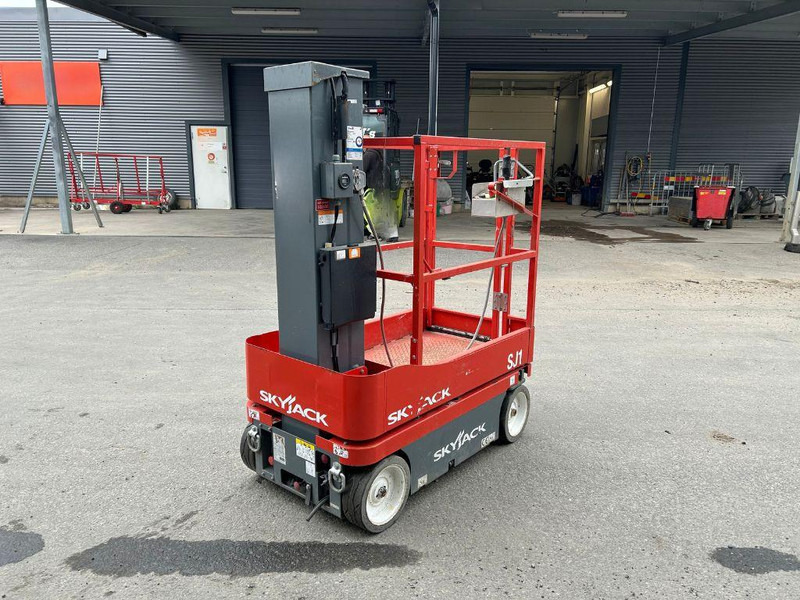 Skyjack SJ12 - Scissor lift: picture 3 Skyjack SJ12 - Scissor lift: picture 3