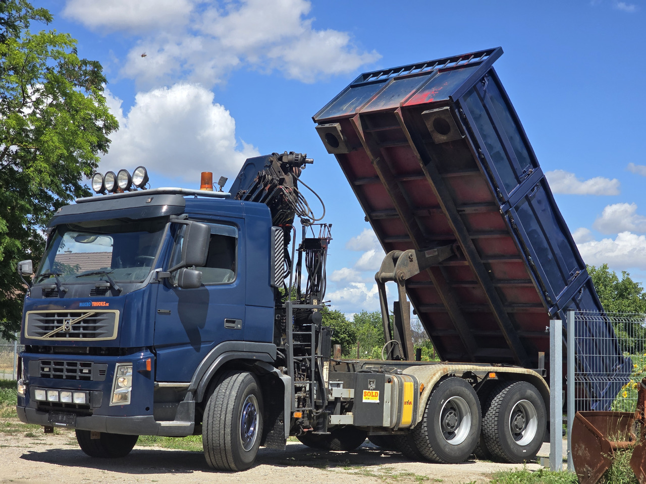 VOLVO FM 420 6X4 / KIPPER / CRANE HMF 1823 K4 - Tipper, Crane truck: picture 5 VOLVO FM 420 6X4 / KIPPER / CRANE HMF 1823 K4 - Tipper, Crane truck: picture 5