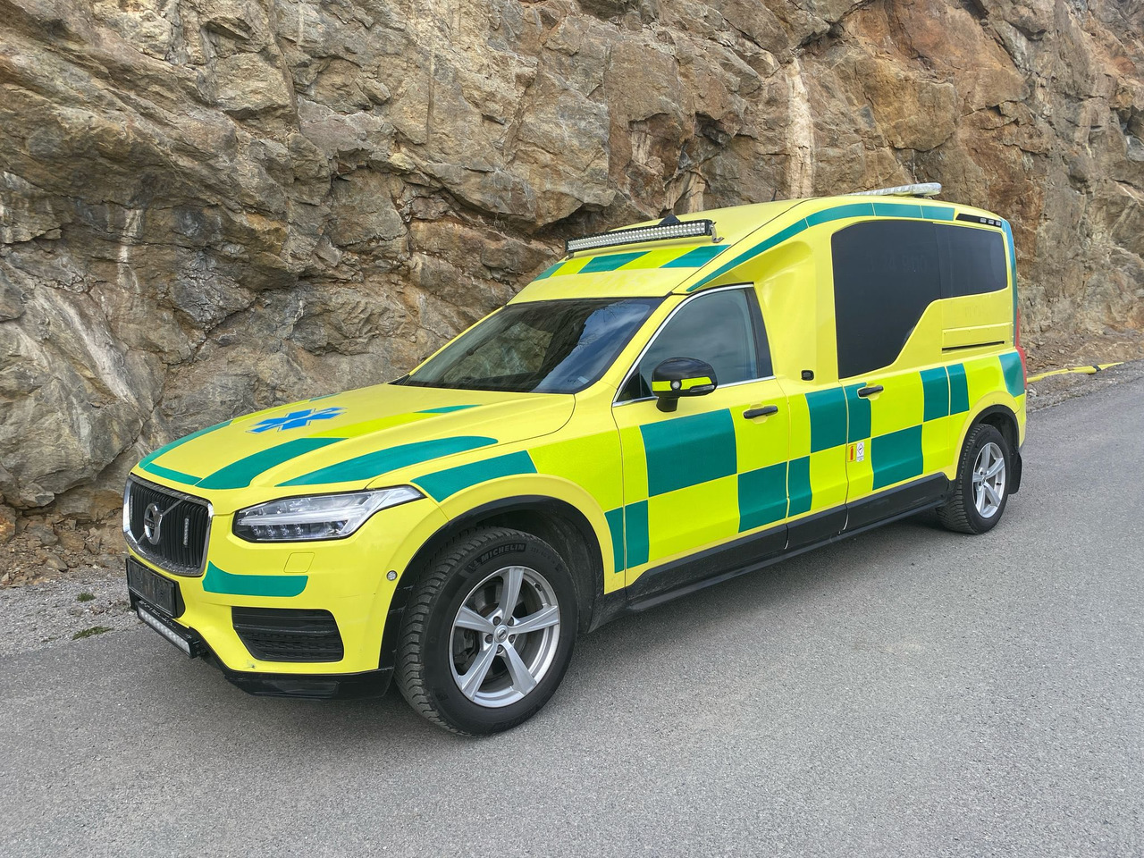 Volvo Nilsson XC90 D5 AWD - Ambulance / Krankenwagen / Швидка допомога - Ambulance: picture 2 Volvo Nilsson XC90 D5 AWD - Ambulance / Krankenwagen / Швидка допомога - Ambulance: picture 2