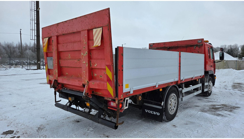 Volvo FL220 4X2 - Dropside/ Flatbed truck, Crane truck: picture 3 Volvo FL220 4X2 - Dropside/ Flatbed truck, Crane truck: picture 3