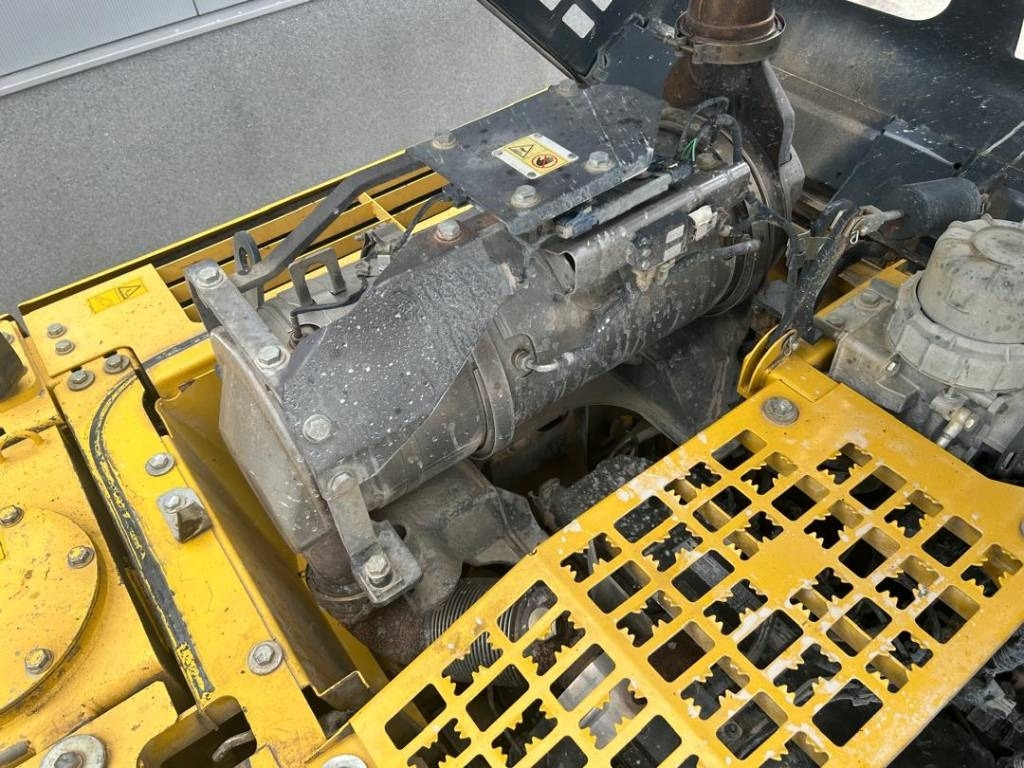 Crawler excavator Komatsu PC 290 LC-10: picture 24