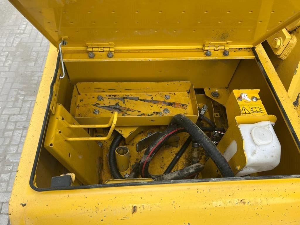 Crawler excavator Komatsu PC 290 LC-10: picture 29