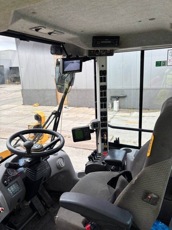 Wheel loader Volvo L 90 H (High tip + New tires): picture 8 Wheel loader Volvo L 90 H (High tip + New tires): picture 8