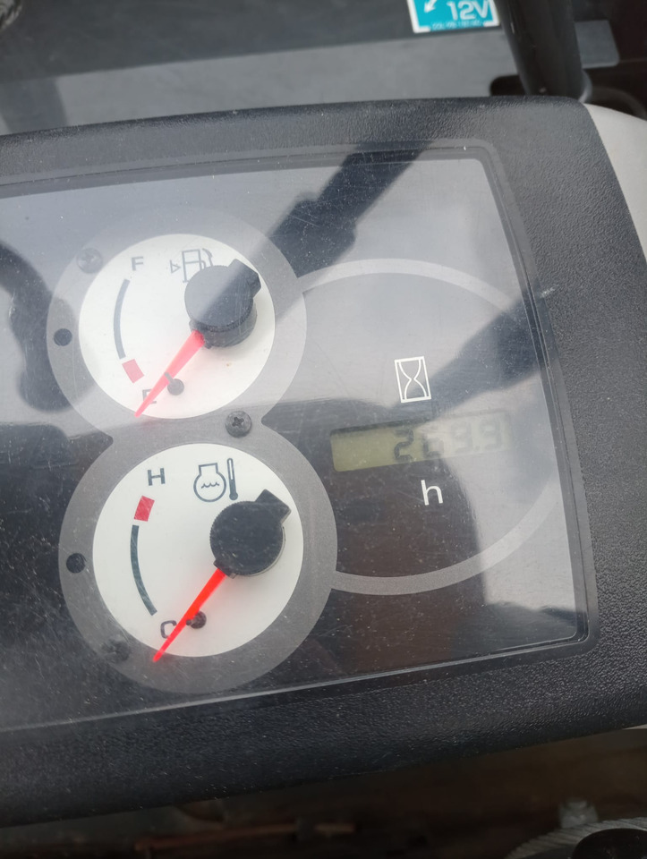 Komatsu PC24MR-5 (tettuccio) - Mini excavator: picture 4 Komatsu PC24MR-5 (tettuccio) - Mini excavator: picture 4