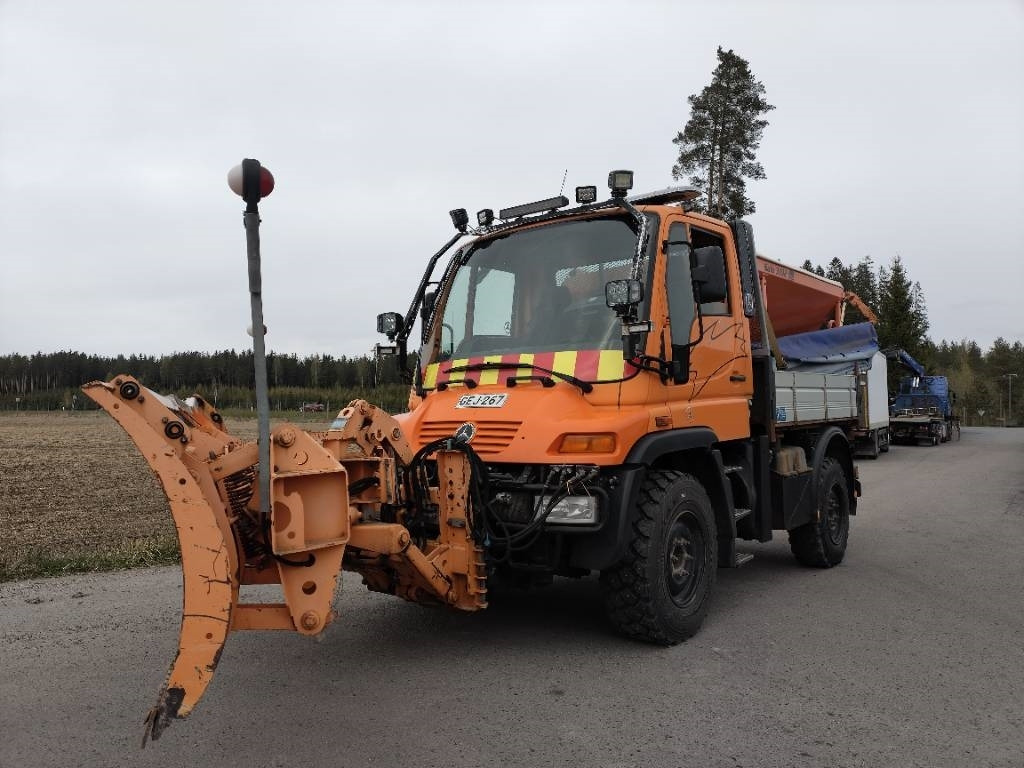 Mercedes-Benz Unimog ,hiekoitin,aura,kippilava - Snow removal vehicle: picture 1 Mercedes-Benz Unimog ,hiekoitin,aura,kippilava - Snow removal vehicle: picture 1