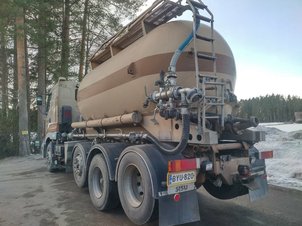 Sisu E14 8x2 kippipainepytty+kompura - Tank truck: picture 4 Sisu E14 8x2 kippipainepytty+kompura - Tank truck: picture 4