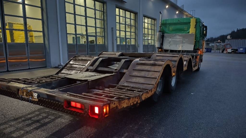 Volvo F16 8x2 metsäkone ritilä, rautajouset,hydr.perä - Logging truck: picture 4 Volvo F16 8x2 metsäkone ritilä, rautajouset,hydr.perä - Logging truck: picture 4