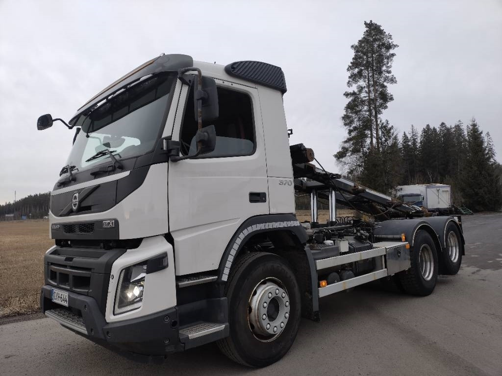 Volvo FMX370 6x2 av3700mm multilift vaijerilaite - Skip loader truck: picture 1 Volvo FMX370 6x2 av3700mm multilift vaijerilaite - Skip loader truck: picture 1