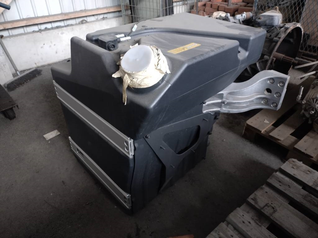 Volvo Polttoaine tankki 2+2 - Frame/ Chassis for Truck: picture 2 Volvo Polttoaine tankki 2+2 - Frame/ Chassis for Truck: picture 2