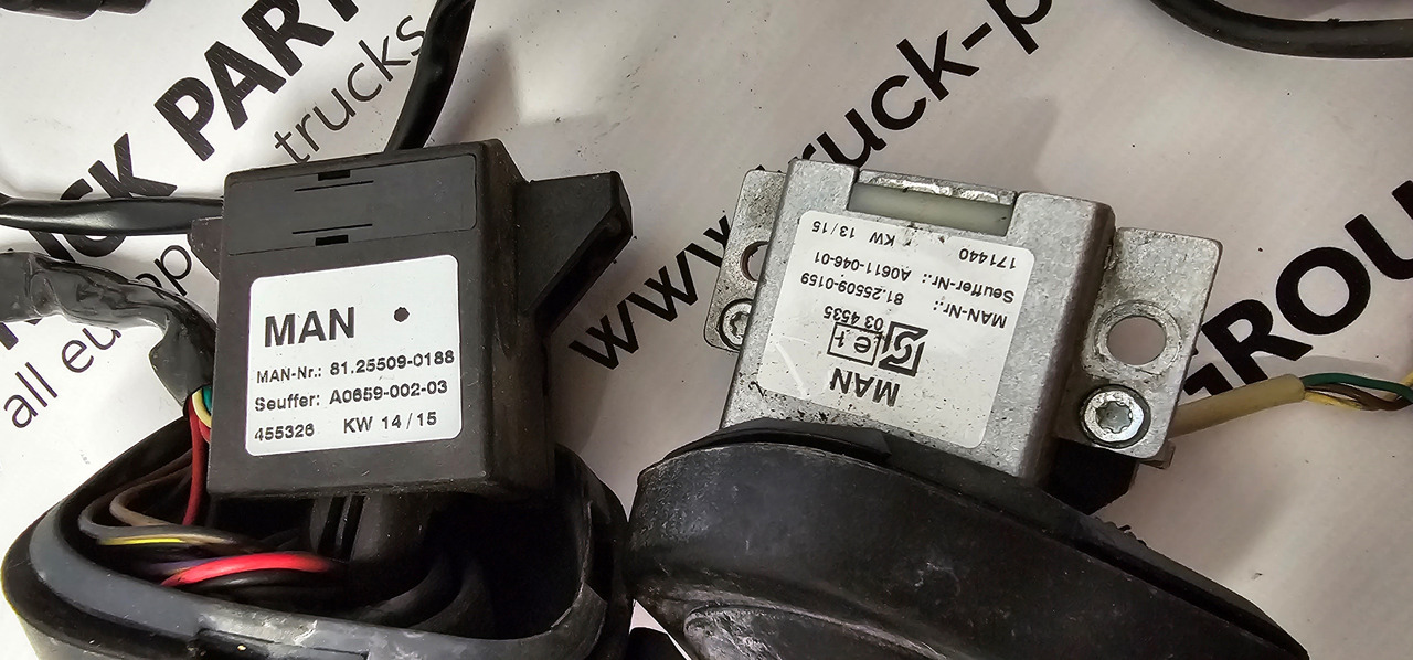 MAN MAN TGX / TGS EURO6 steering controllers set, driving position buttons, steering column switch, steering stalk 81255016035, 81464306026, 81258056006, 81255090159, 81255090188, 81259370064, 81258056005 - Spare parts for Truck: picture 3 MAN MAN TGX / TGS EURO6 steering controllers set, driving position buttons, steering column switch, steering stalk 81255016035, 81464306026, 81258056006, 81255090159, 81255090188, 81259370064, 81258056005 - Spare parts for Truck: picture 3