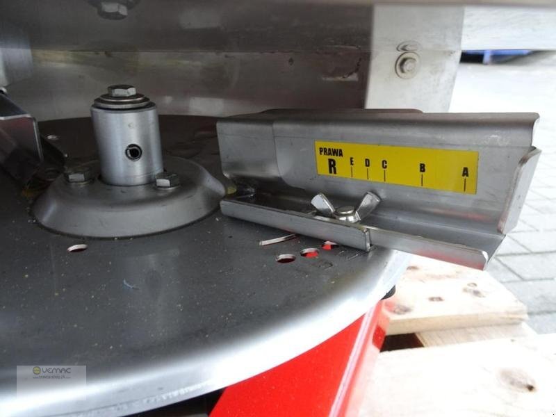 New Fertilizer spreader Vemac Zweischeibenstreuer 2000KG Streuer Winterdienst Traktor NEU: picture 16