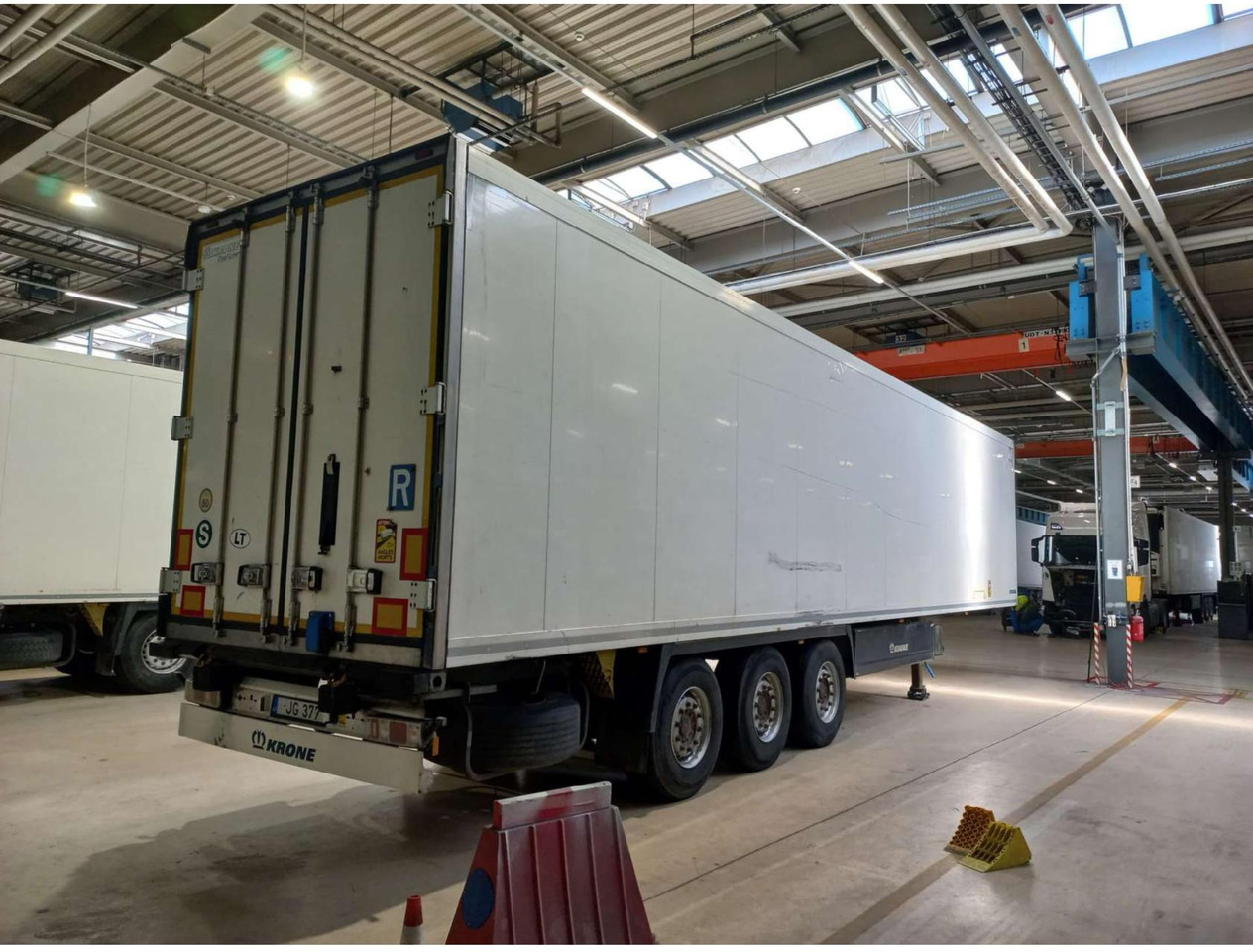 2018 Krone SDR Double Deck Cool Liner FP45 ThermoKing SLXi 300 Lifting Axle - Refrigerator semi-trailer: picture 2 2018 Krone SDR Double Deck Cool Liner FP45 ThermoKing SLXi 300 Lifting Axle - Refrigerator semi-trailer: picture 2