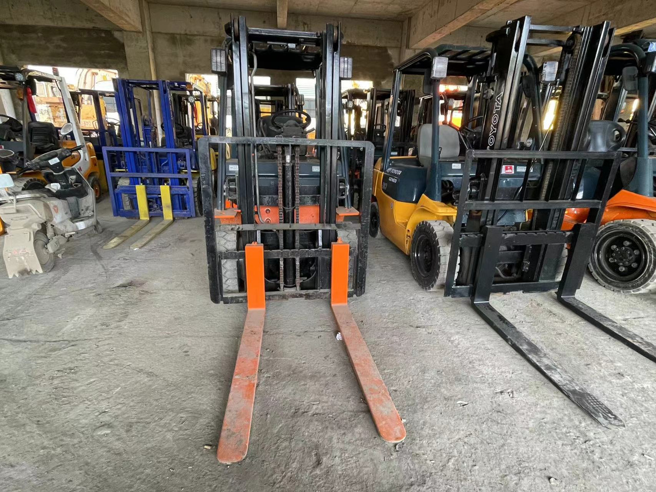 TOYOTA 62-7FD30 - Construction machinery: picture 4 TOYOTA 62-7FD30 - Construction machinery: picture 4