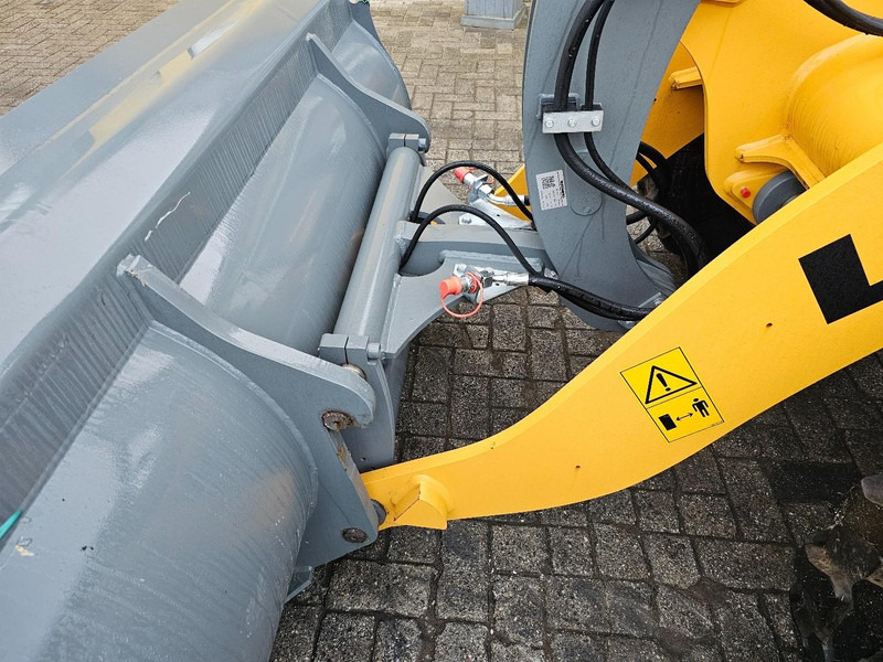 Wheel loader Liebherr L504C * NEW *: picture 12