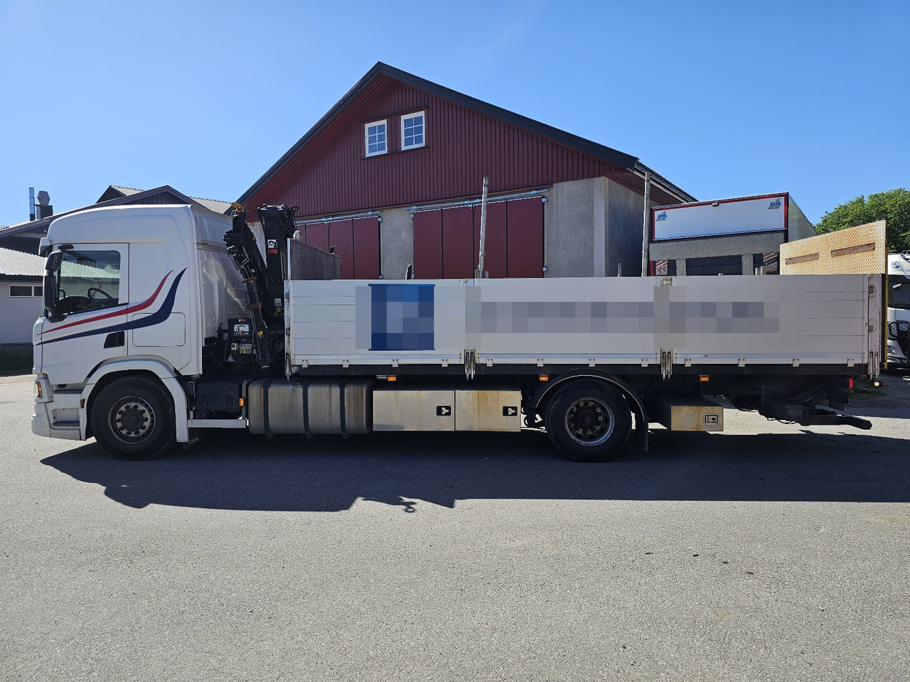 Scania P320 - Dropside/ Flatbed truck, Crane truck: picture 2 Scania P320 - Dropside/ Flatbed truck, Crane truck: picture 2