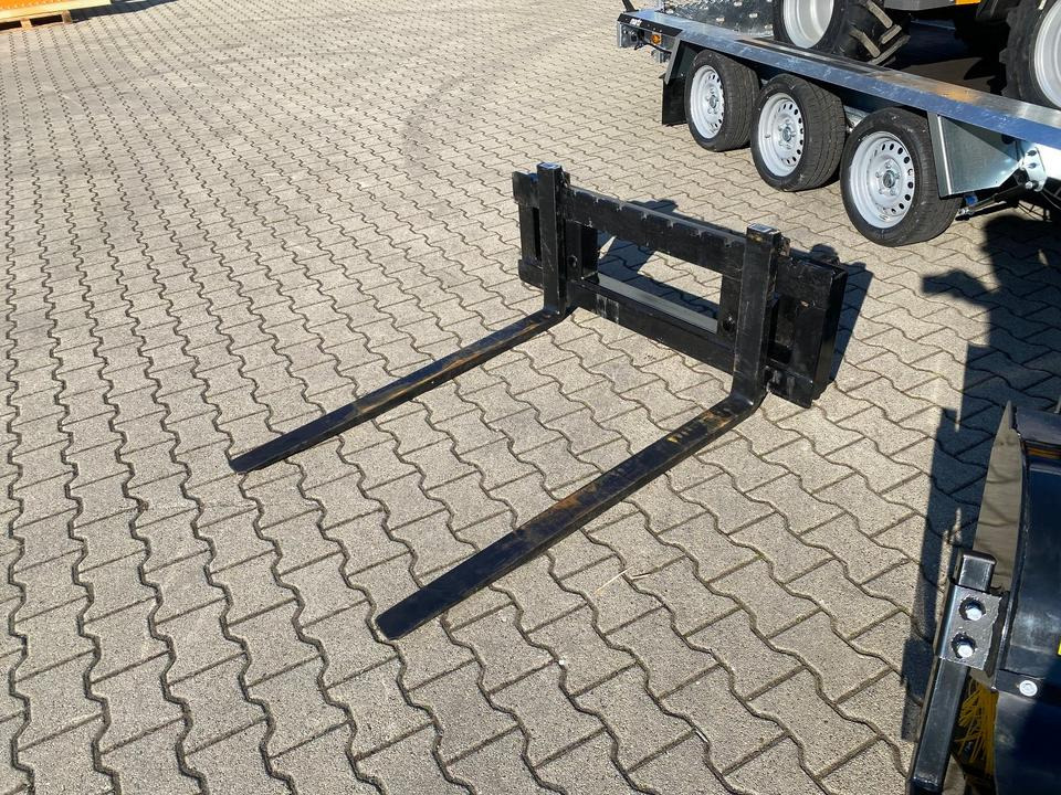 Radlader/Hoflader BK810 inkl. Tieflader und Kehrmaschinenpaket *INKL.19% MWST*BERGER KRAUS* KUBOTA*EURO*CE* - Compact loader: picture 4 Radlader/Hoflader BK810 inkl. Tieflader und Kehrmaschinenpaket *INKL.19% MWST*BERGER KRAUS* KUBOTA*EURO*CE* - Compact loader: picture 4