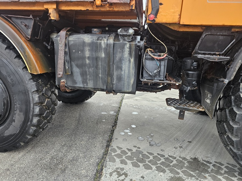 Snow removal vehicle UNIMOG U1600: picture 12