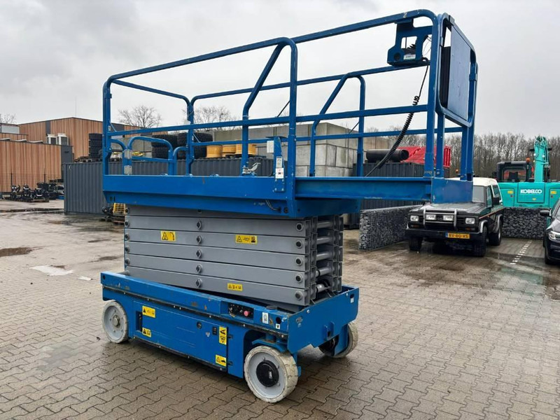 Yamei 12M - Scissor lift: picture 2 Yamei 12M - Scissor lift: picture 2