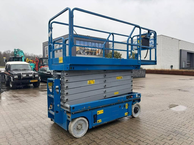 Yamei 12M - Scissor lift: picture 3 Yamei 12M - Scissor lift: picture 3