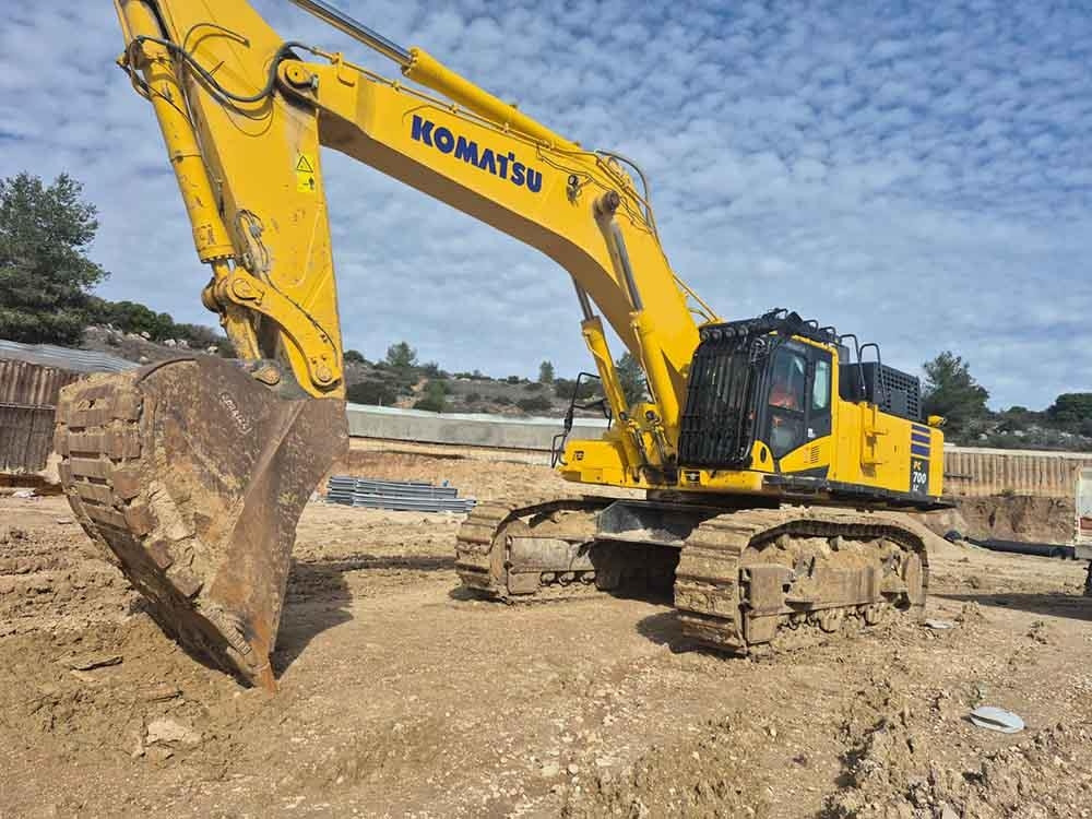 Komatsu PC700LC-11EO - Excavator: picture 1 Komatsu PC700LC-11EO - Excavator: picture 1