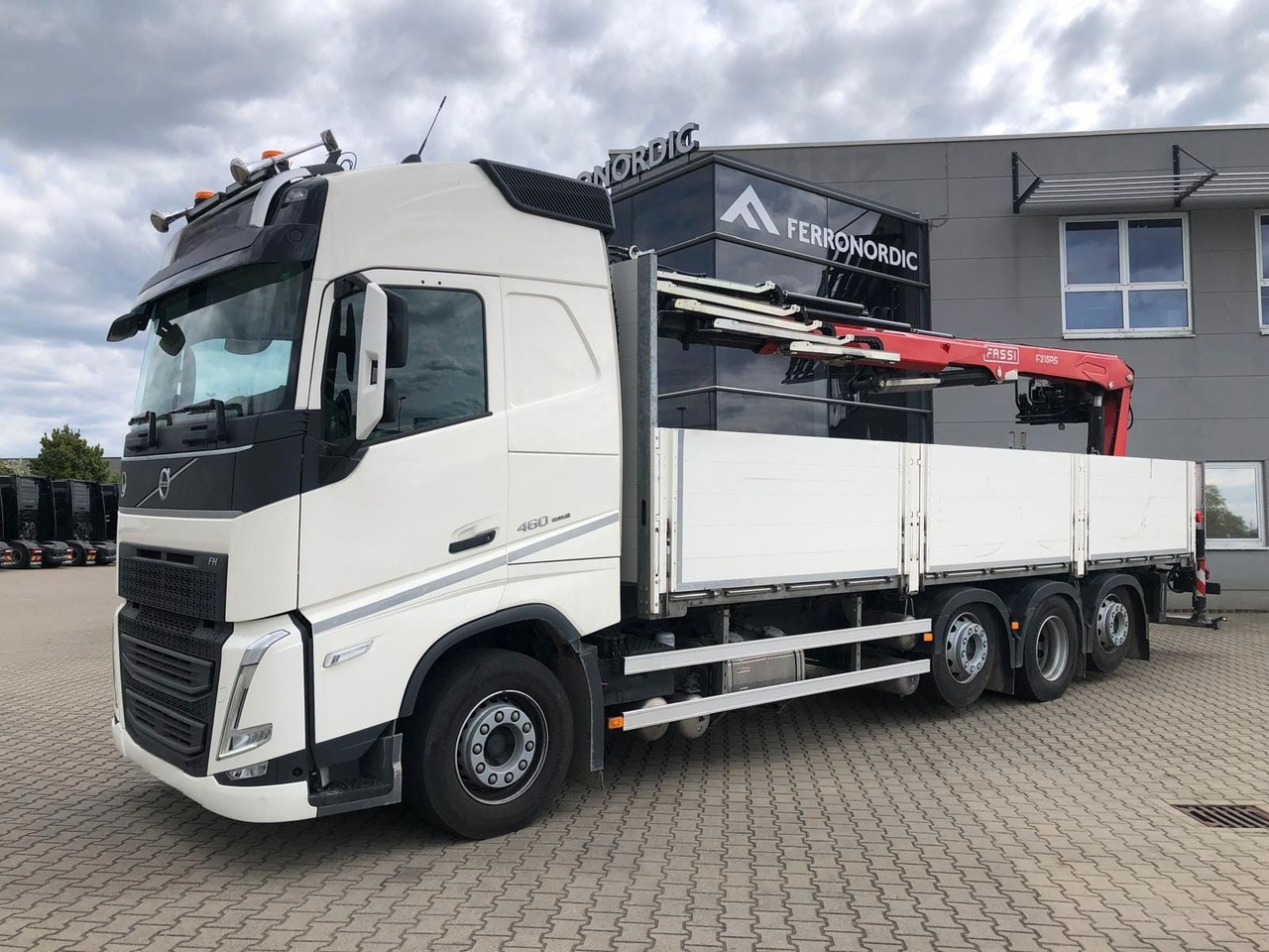 Volvo FH460 8x2 TRIDEM VLA&NLA gelenkt*FASSI F215AS.24 - Crane truck: picture 4 Volvo FH460 8x2 TRIDEM VLA&NLA gelenkt*FASSI F215AS.24 - Crane truck: picture 4
