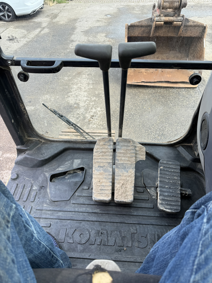 Crawler excavator KOMATSU HB215LC2: picture 33