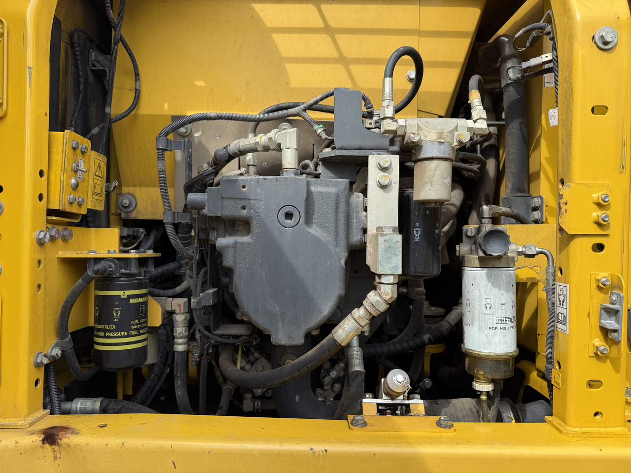 Crawler excavator KOMATSU HB215LC2: picture 25