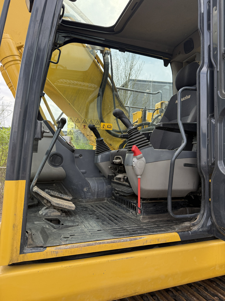 Crawler excavator KOMATSU HB215LC2: picture 30