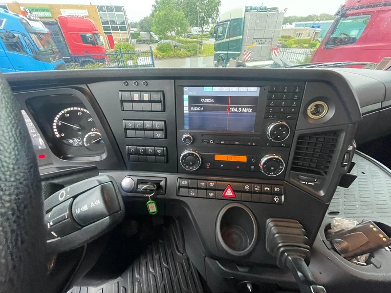 Tractor unit Mercedes-Benz Arocs Arocs 4163 8x4/4: picture 13