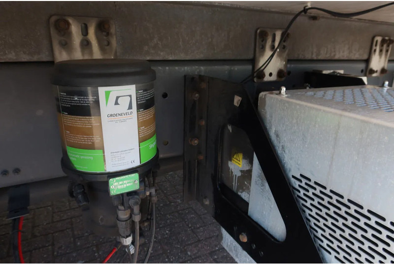 Refrigerator truck DAF CF 300 Koel/Vries Carrier iceland + Dhollandia 2500KG klep trenn wand: picture 20