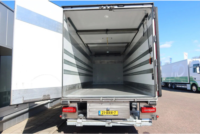 DAF CF 300 Koel/Vries Carrier iceland + Dhollandia 2500KG klep trenn wand - Refrigerator truck: picture 3 DAF CF 300 Koel/Vries Carrier iceland + Dhollandia 2500KG klep trenn wand - Refrigerator truck: picture 3