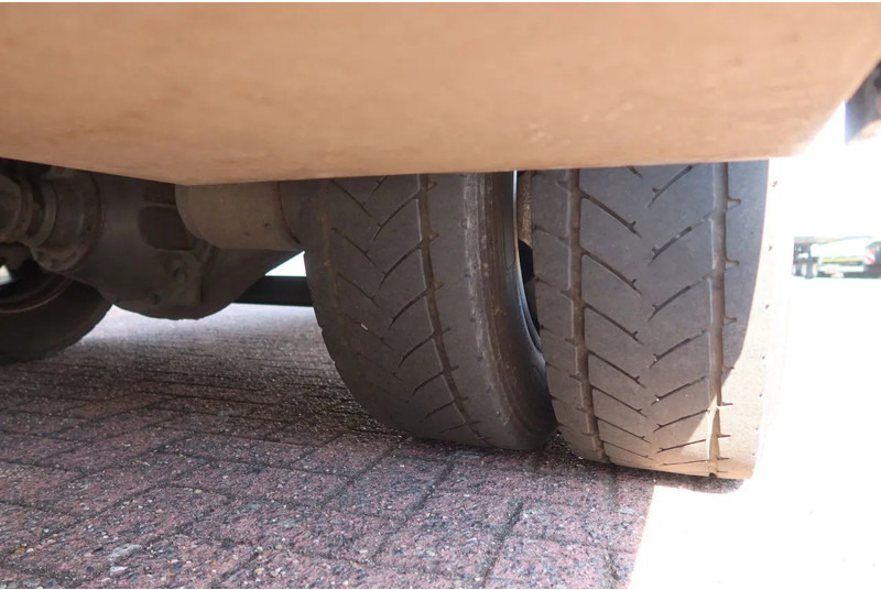 Box truck DAF LF 210 FA Bakwagen + Dhollandia 2000 kg klep extra accu set, 3x bindrail + stang.: picture 19