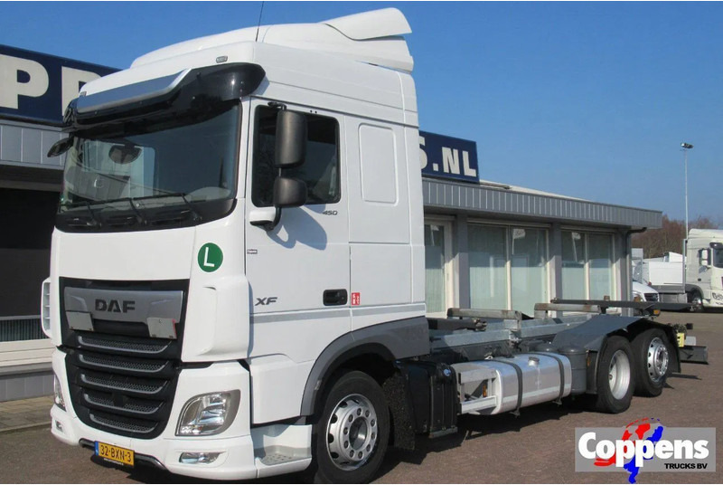 Container transporter/ Swap body truck DAF XF 450 BDF 6x2 Wisselsysteem: picture 1