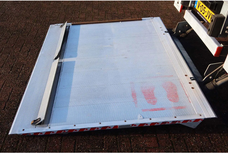 Iveco Daily 35C16 Carrier Xarios 350 Koel+Vries+verwarmen + stekker 220 volt, Dhollandia 750 kg klep - Refrigerated van: picture 5 Iveco Daily 35C16 Carrier Xarios 350 Koel+Vries+verwarmen + stekker 220 volt, Dhollandia 750 kg klep - Refrigerated van: picture 5