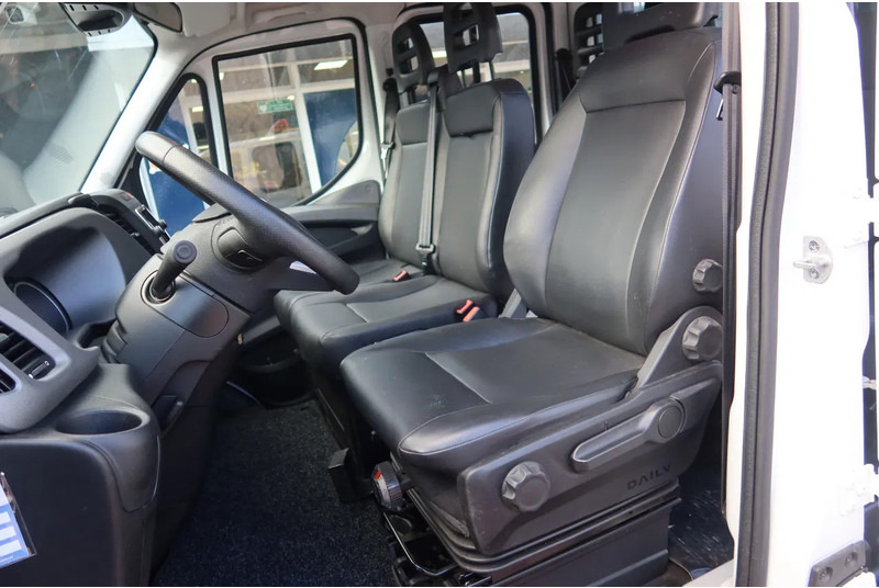 Iveco Daily 35C16 HI Matic Dubbele cabine open 7 persoons uitvoering. Dubbel lucht achter as. 3.0 L motor - Open body delivery van, Combi van: picture 4 Iveco Daily 35C16 HI Matic Dubbele cabine open 7 persoons uitvoering. Dubbel lucht achter as. 3.0 L motor - Open body delivery van, Combi van: picture 4