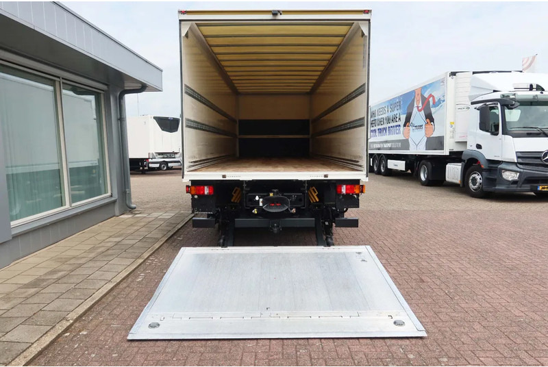 MAN 26.320 TGM Bak+Klep stuur lift as Bar klep 2.000 kg - Box truck: picture 4 MAN 26.320 TGM Bak+Klep stuur lift as Bar klep 2.000 kg - Box truck: picture 4