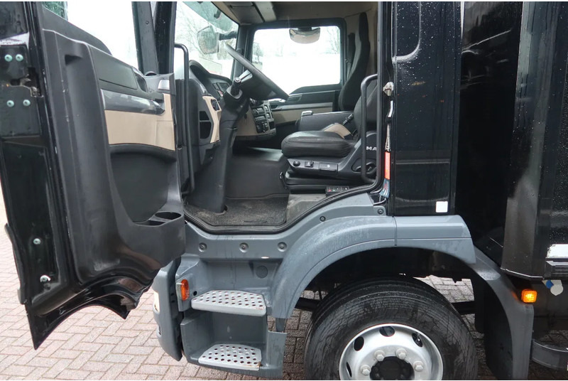 MAN TGM 15.250 Koelwagen Carrier Xarios 350 + DHollandia 2000 kg - Refrigerator truck: picture 5 MAN TGM 15.250 Koelwagen Carrier Xarios 350 + DHollandia 2000 kg - Refrigerator truck: picture 5