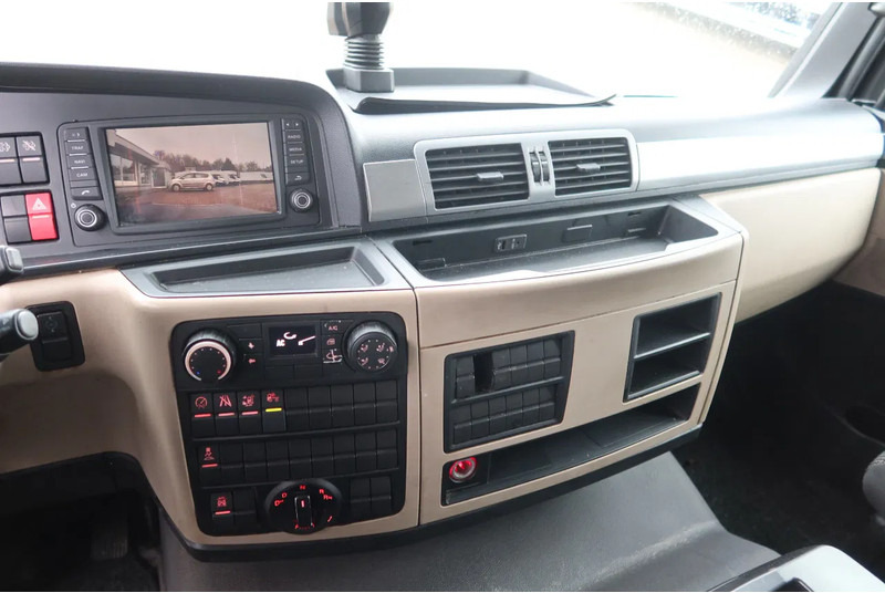 Refrigerator truck MAN TGM 15.250 Koelwagen Carrier Xarios 350 + DHollandia 2000 kg: picture 7