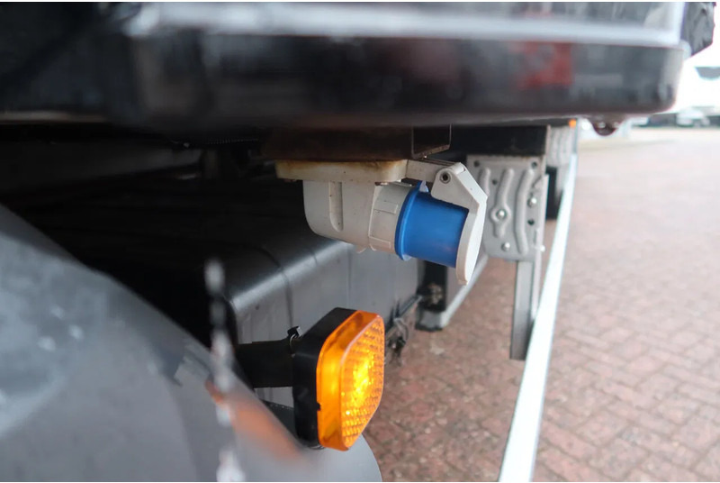 Refrigerator truck MAN TGM 15.250 Koelwagen Carrier Xarios 350 + DHollandia 2000 kg: picture 20