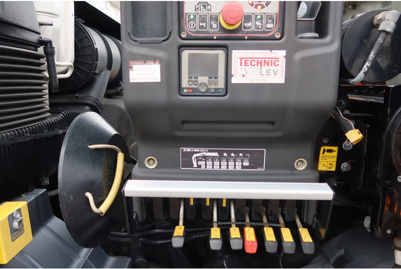 Crane truck MAN TGS 35.360 Kraanwagen + oprijwagen Hiab 228 E3: picture 11 Crane truck MAN TGS 35.360 Kraanwagen + oprijwagen Hiab 228 E3: picture 11