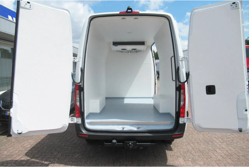 Mercedes-Benz Sprinter 316 CDI Koelen/Vriezen/ Verwarmen Carrier Xarios 350 + 220 volt nacht aansluiting - Refrigerated van: picture 3 Mercedes-Benz Sprinter 316 CDI Koelen/Vriezen/ Verwarmen Carrier Xarios 350 + 220 volt nacht aansluiting - Refrigerated van: picture 3