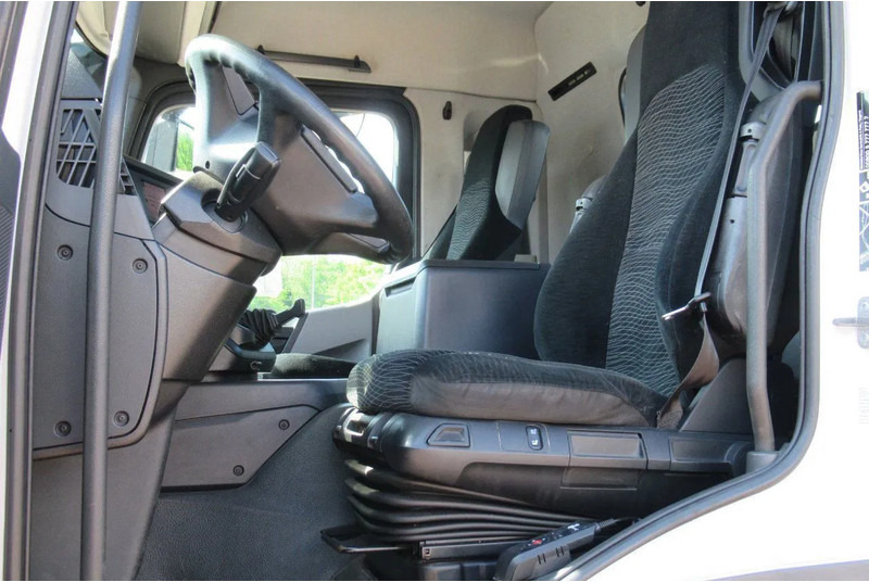 Mercedes-Benz Antos 1833 L - Tractor unit: picture 5 Mercedes-Benz Antos 1833 L - Tractor unit: picture 5