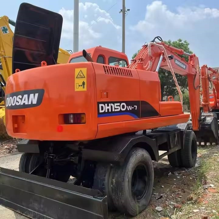 Doosan DH150W-7 - Wheel excavator: picture 3 Doosan DH150W-7 - Wheel excavator: picture 3