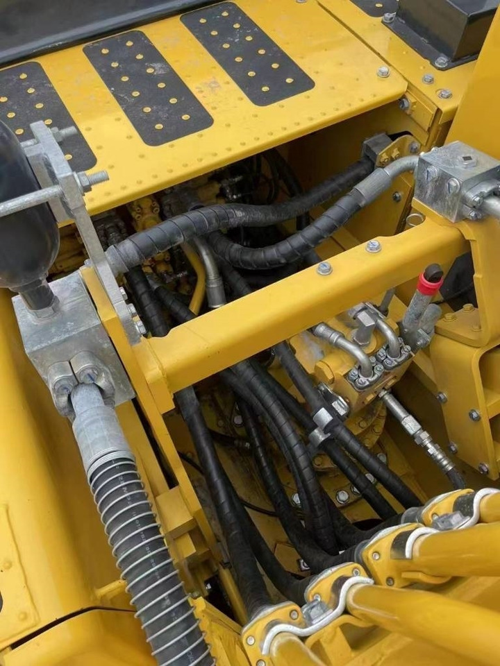 Komatsu PC220-8 - Crawler excavator: picture 5 Komatsu PC220-8 - Crawler excavator: picture 5