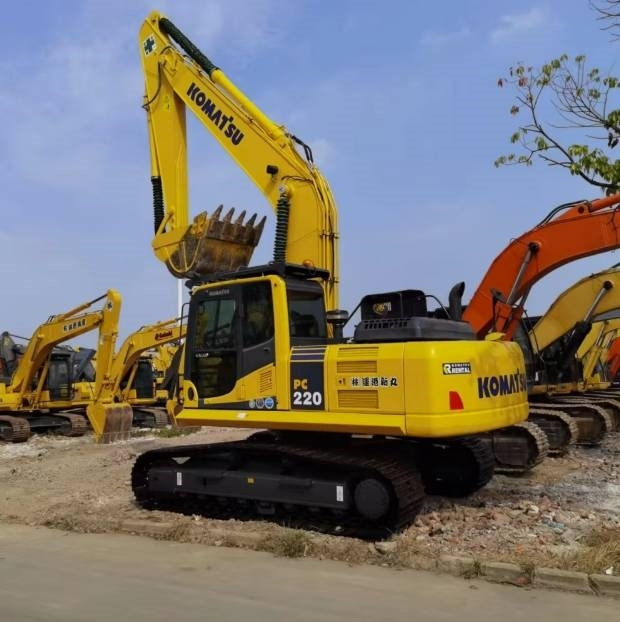 Komatsu PC220-8 - Crawler excavator: picture 4 Komatsu PC220-8 - Crawler excavator: picture 4