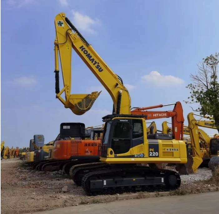 Komatsu PC220-8 - Crawler excavator: picture 2 Komatsu PC220-8 - Crawler excavator: picture 2