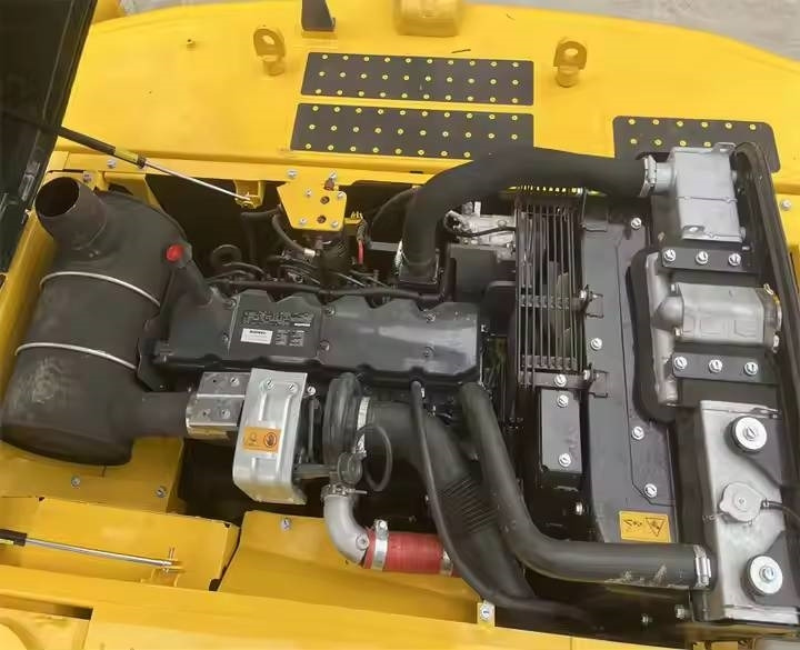 Komatsu PC220-8 - Crawler excavator: picture 3 Komatsu PC220-8 - Crawler excavator: picture 3