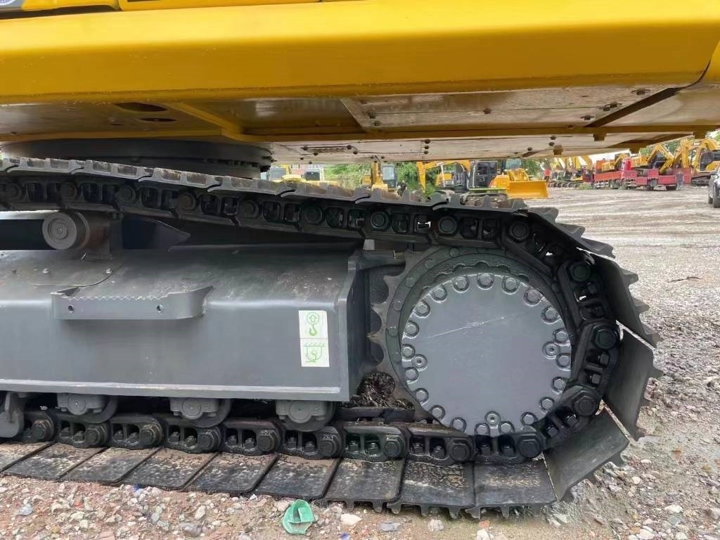 Komatsu PC220-8 - Crawler excavator: picture 4 Komatsu PC220-8 - Crawler excavator: picture 4