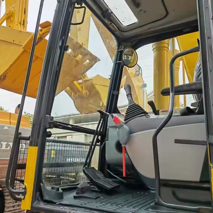 Komatsu PC220-8 - Crawler excavator: picture 5 Komatsu PC220-8 - Crawler excavator: picture 5